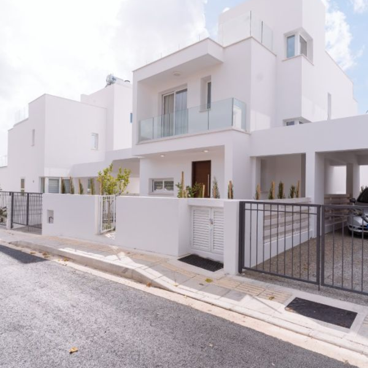 Modern villa with sea and mountain views